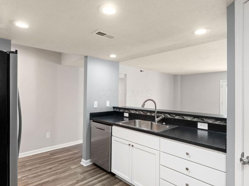 6335 Lakeview Drive W, Grove City, OH 43123 Photo 11