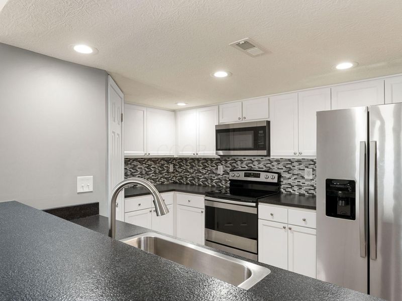 6335 Lakeview Drive W, Grove City, OH 43123 Photo 12