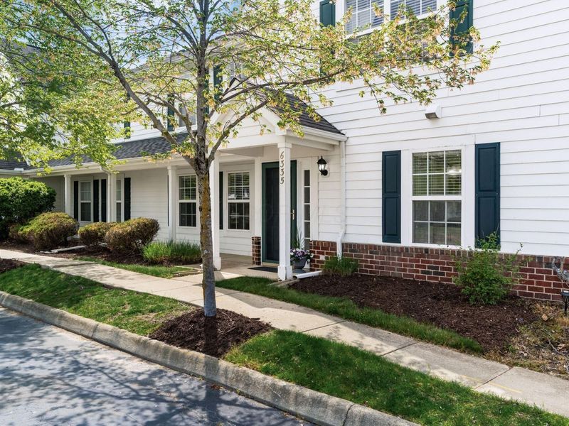 6335 Lakeview Drive W, Grove City, OH 43123 Photo 2