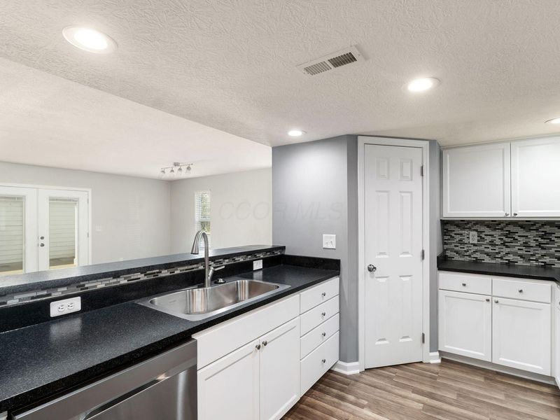 6335 Lakeview Drive W, Grove City, OH 43123 Photo 7