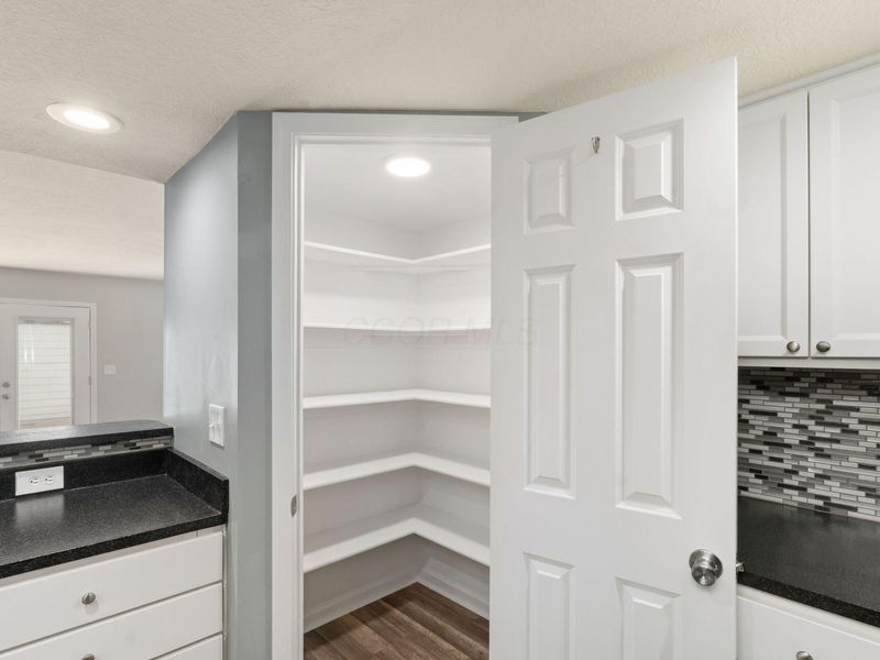 6335 Lakeview Drive W, Grove City, OH 43123 Photo 8