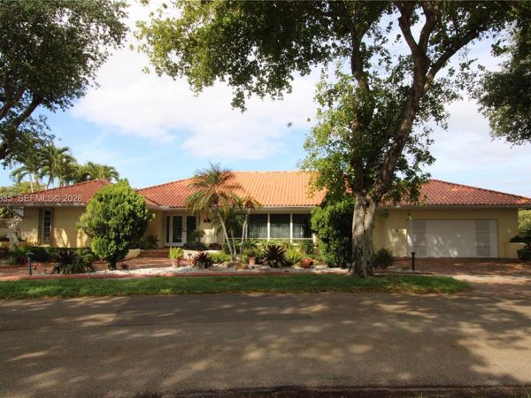 15800 Kingsmoor Way , Miami Lakes, FL 33014