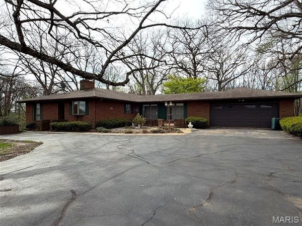 17466 Lageman Lane, Brighton, IL 62012