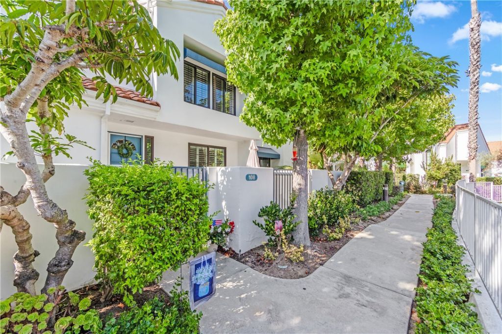 7371 Seabluff Drive, Unit 108, Huntington Beach, CA 92648 Main Photo