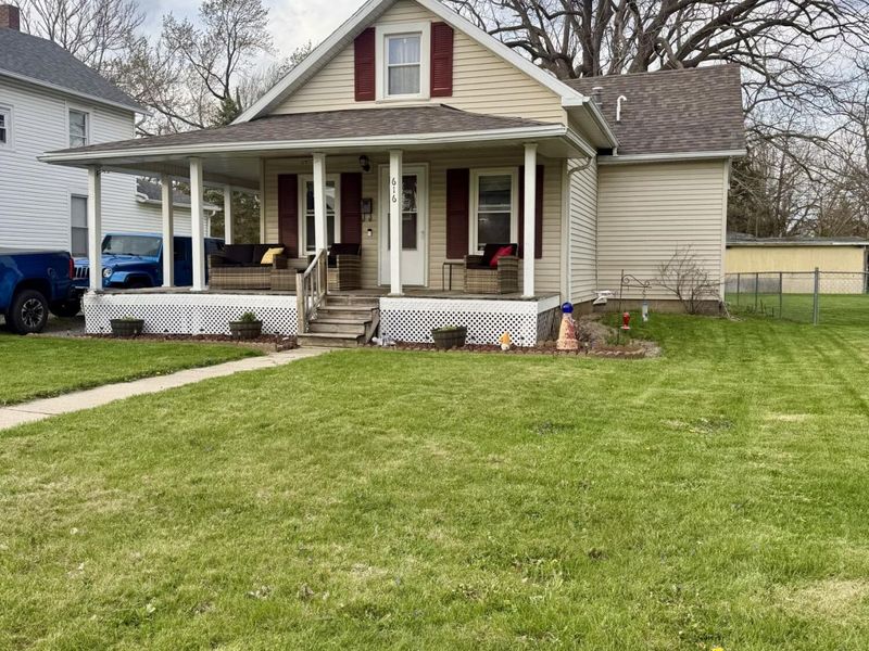 616 E Bellefontaine Street, Wapakoneta, OH 45895 Photo 2