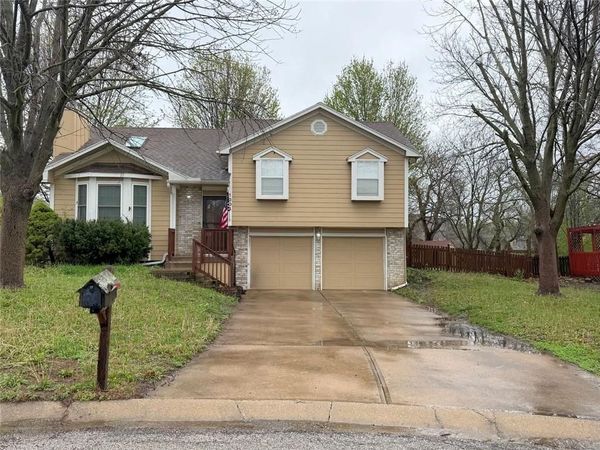 1304 Huntington Circle, Greenwood, MO 64034