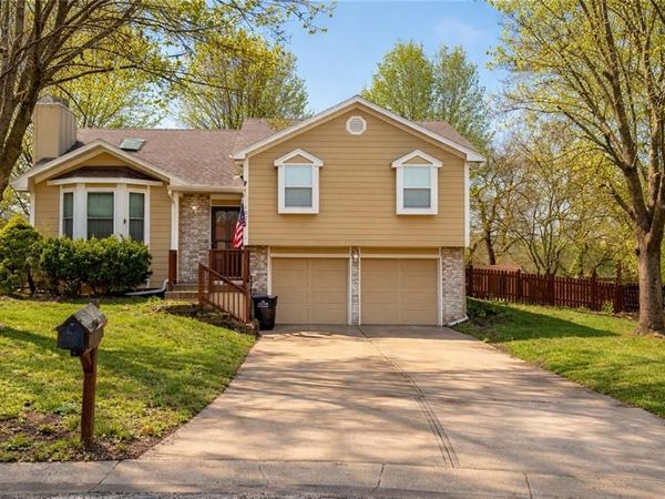 1304 Huntington Circle, Greenwood, MO 64034