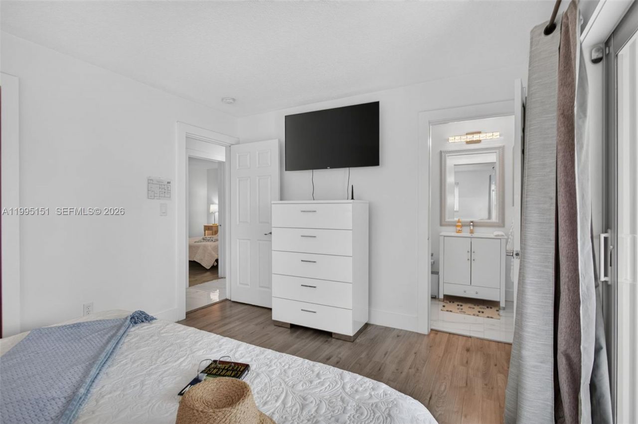 5770 NE 18th Ave, Fort Lauderdale, FL 33334 Photo