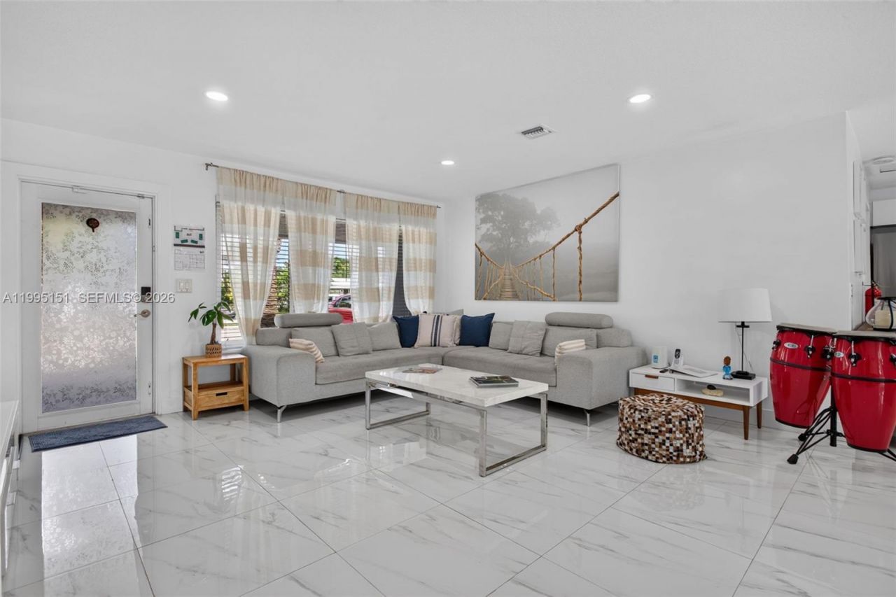 5770 NE 18th Ave, Fort Lauderdale, FL 33334 Photo