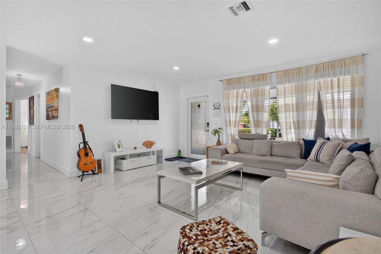 5770 NE 18th Ave, Fort Lauderdale, FL 33334 Photo
