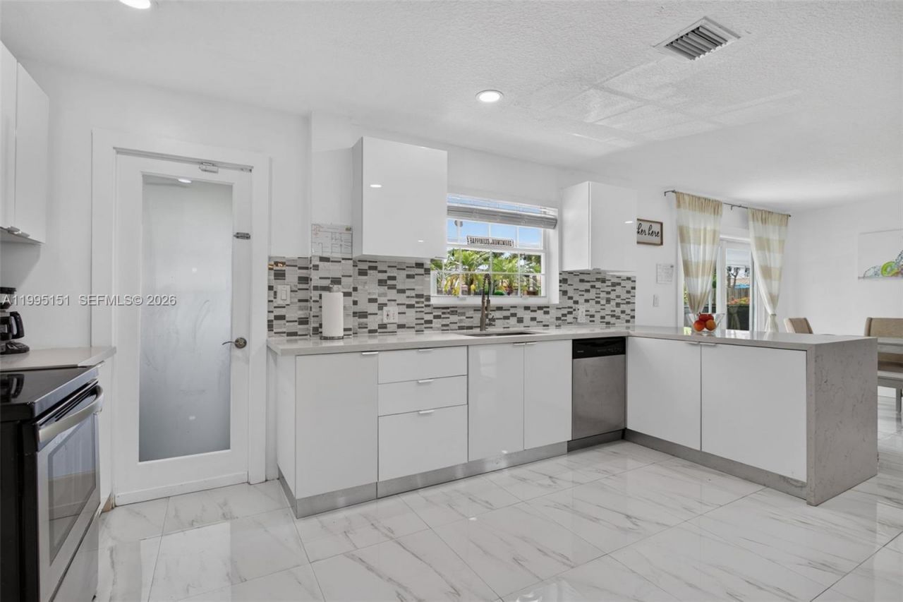 5770 NE 18th Ave, Fort Lauderdale, FL 33334 Photo