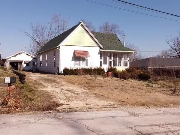 208 N 4th Street, Clarksville, MO 63336