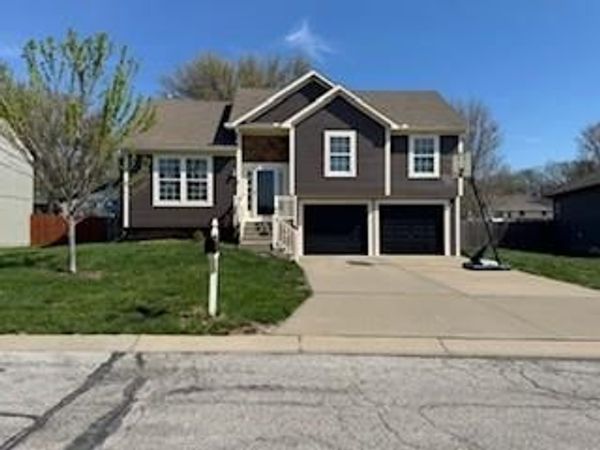 930 NW Scenic Drive, Grain Valley, MO 64029