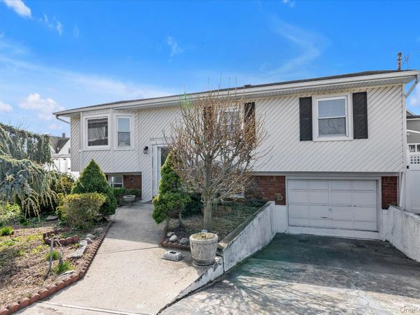 124 Stella Court, Lynbrook, NY 11563