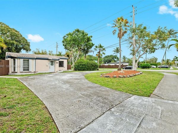 1395 NE 177th St, North Miami Beach, FL 33162