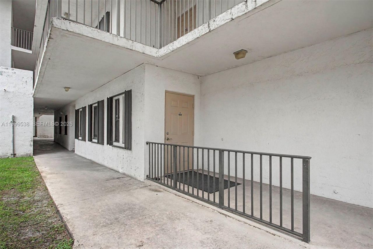 4725 SW 62nd Ave, Unit 103, Davie, FL 33314 Photo