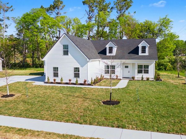 100 Centennial Lane , Columbia, TN 38401