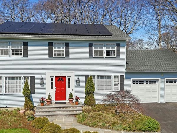 17 Quaker Hill Road, Stony Brook, NY 11790