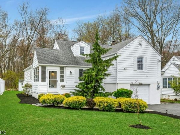 99 Beechwood Rd, Florham Park, NJ 07932