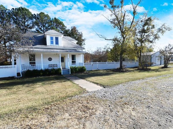 812 N Main Street , Gore, OK 74435