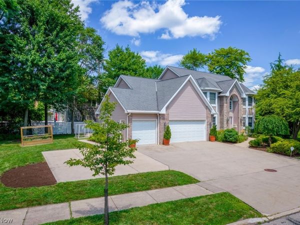 25471 Hilltop Drive, Beachwood, OH 44122