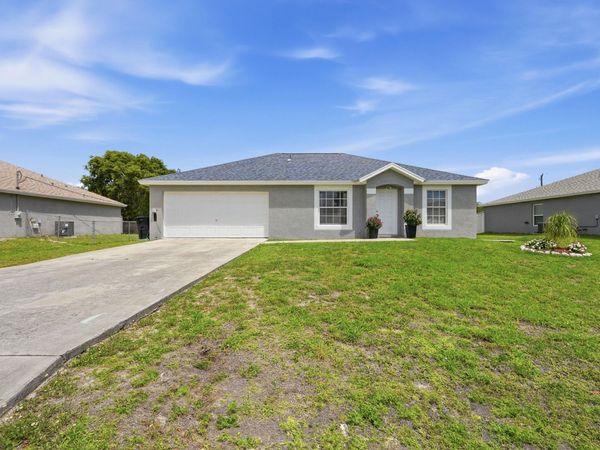 461 SW Exmore Avenue, Port St. Lucie, FL 34983