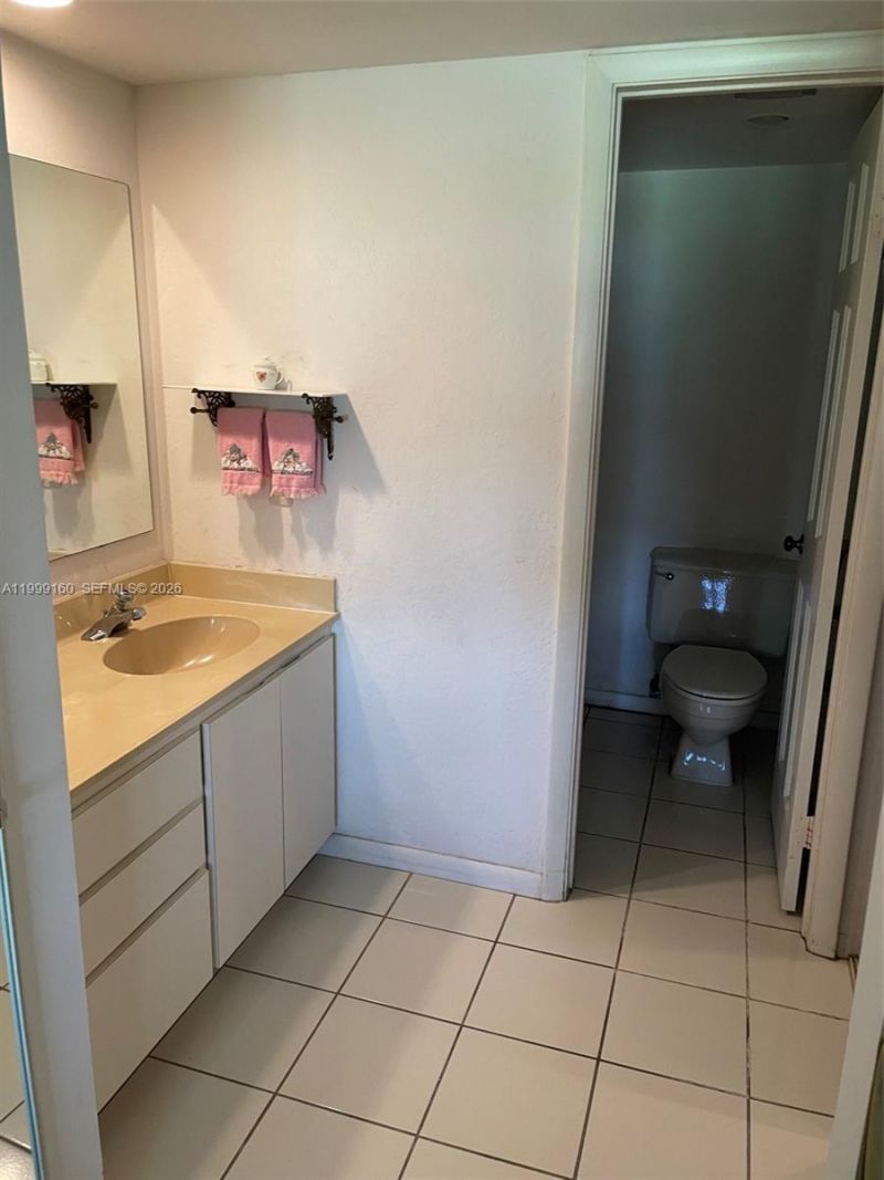 1703 Whitehall Dr, Unit 205, Davie, FL 33324 Photo