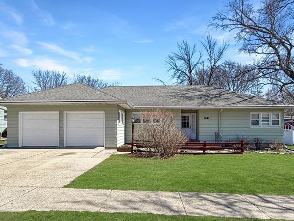 841 Redwood Drive, Fairmont, MN 56031