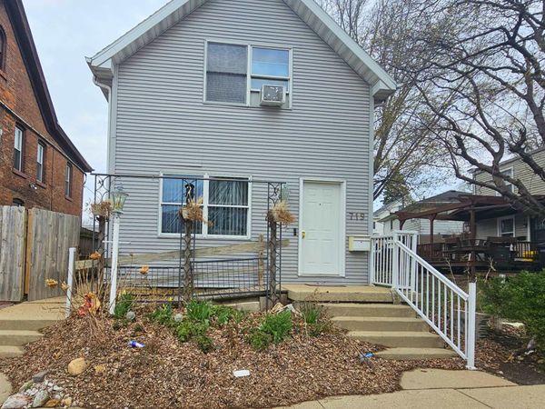 719 E 22nd Street, Dubuque, IA 52001