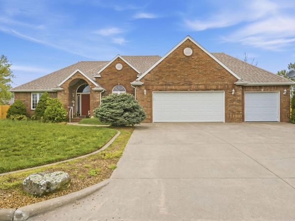 1401 S Georgia Drive, Bolivar, MO 65613