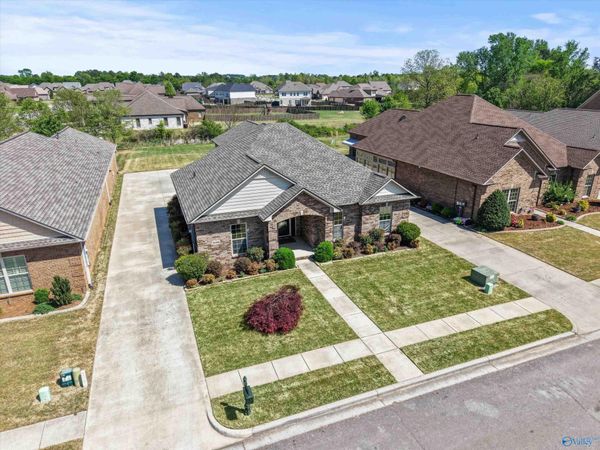 25390 Castlebury Drive, Athens, AL 35613