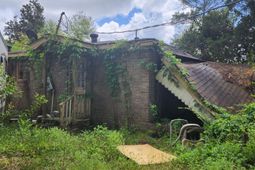 388 Embassy Drive photo 4