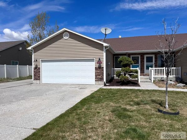 2987 Glenn Cove Court, AMMON, ID 83406