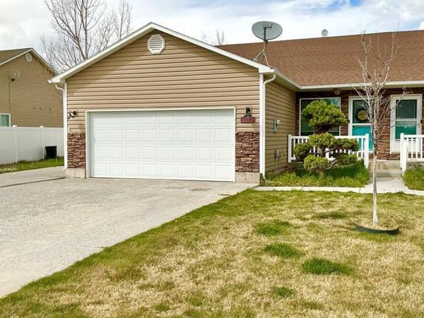 2987 Glenn Cove Court, AMMON, ID 83406