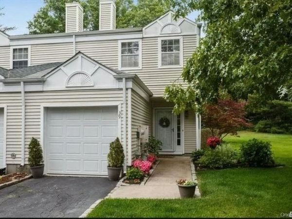 39 Quail Court, Manorville, NY 11949