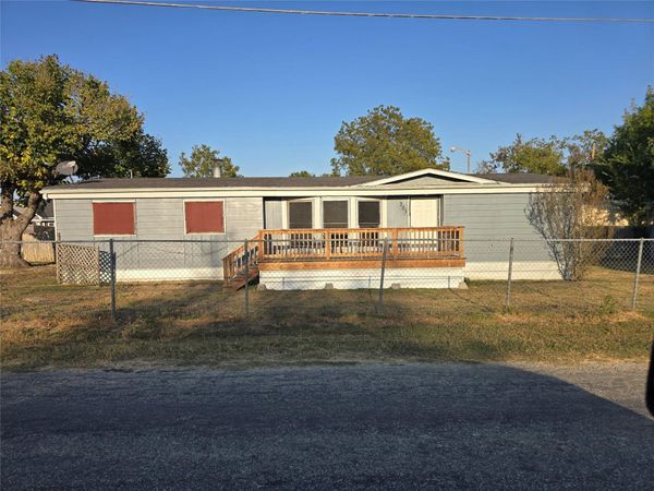 301 S Johnson Ave , Thorndale, TX 76577