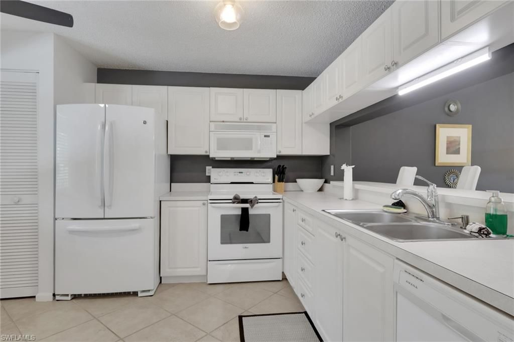 5784 Deauville Cir, Unit B302, Naples, FL 34112 Photo