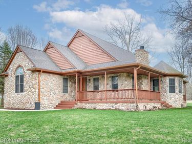 9055 N Island Drive, Flushing Twp, MI 48433