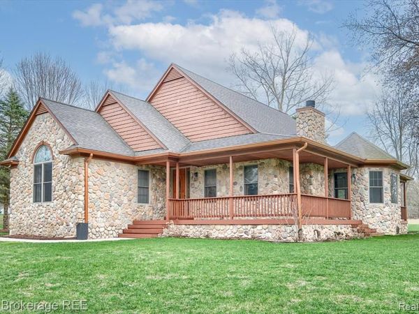 9055 N Island Drive, Flushing Twp, MI 48433