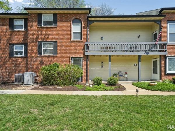 16 Conway Cove Drive, Chesterfield, MO 63017