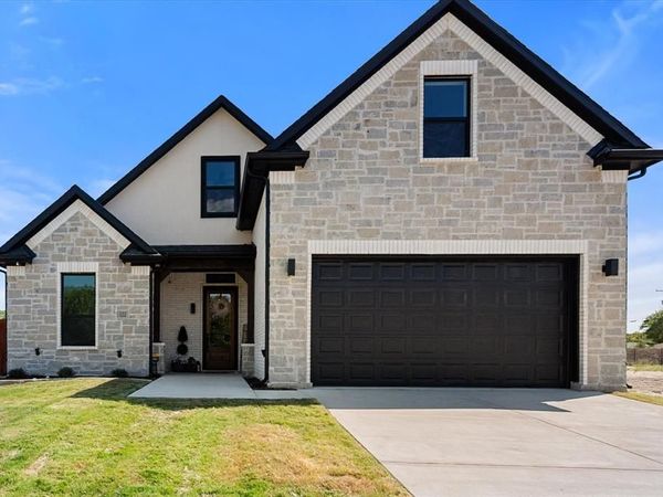 122 Yvonne Street, Red Oak, TX 75154