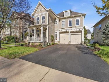 22826 COURTLAND PARK DRIVE, BRAMBLETON, VA 20148