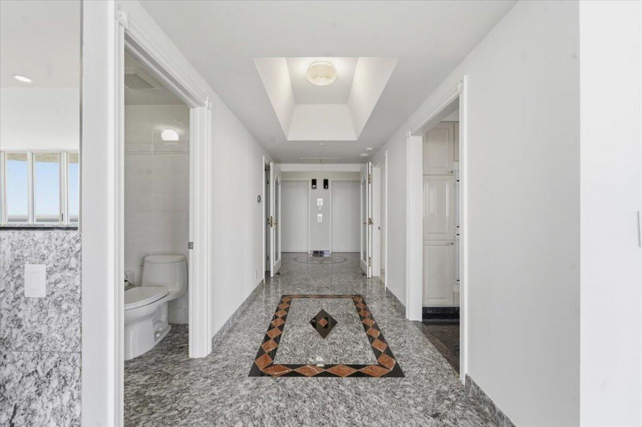 3100 N Ocean Boulevard, Unit 2208, Fort Lauderdale, FL 33308 Photo