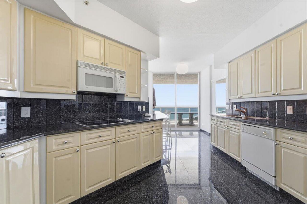 3100 N Ocean Boulevard, Unit 2208, Fort Lauderdale, FL 33308 Photo