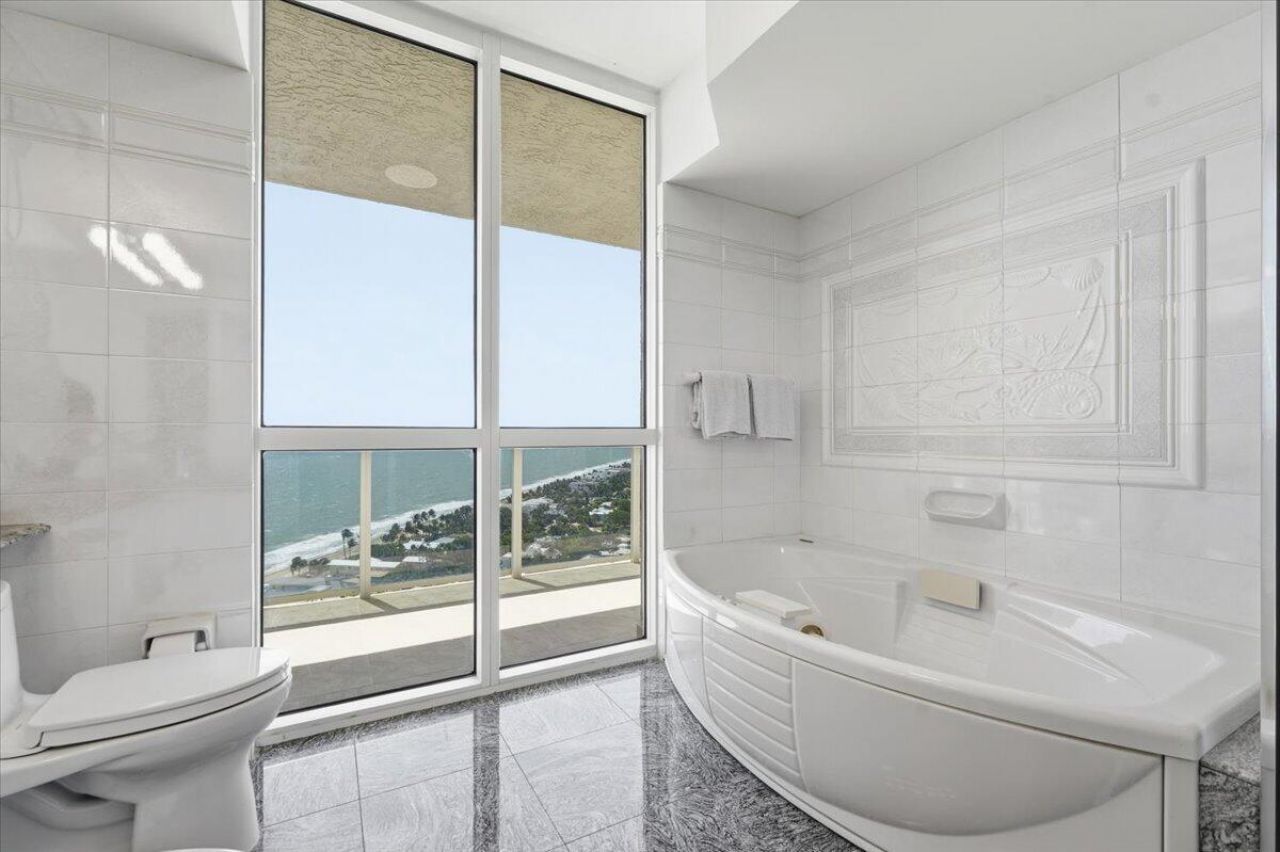 3100 N Ocean Boulevard, Unit 2208, Fort Lauderdale, FL 33308 Photo