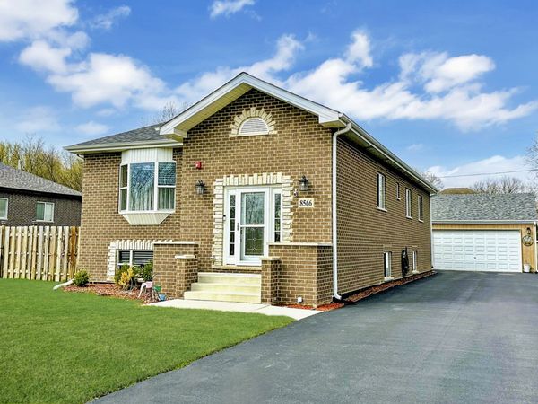 8566 S 83rd Avenue , Hickory Hills, IL 60457