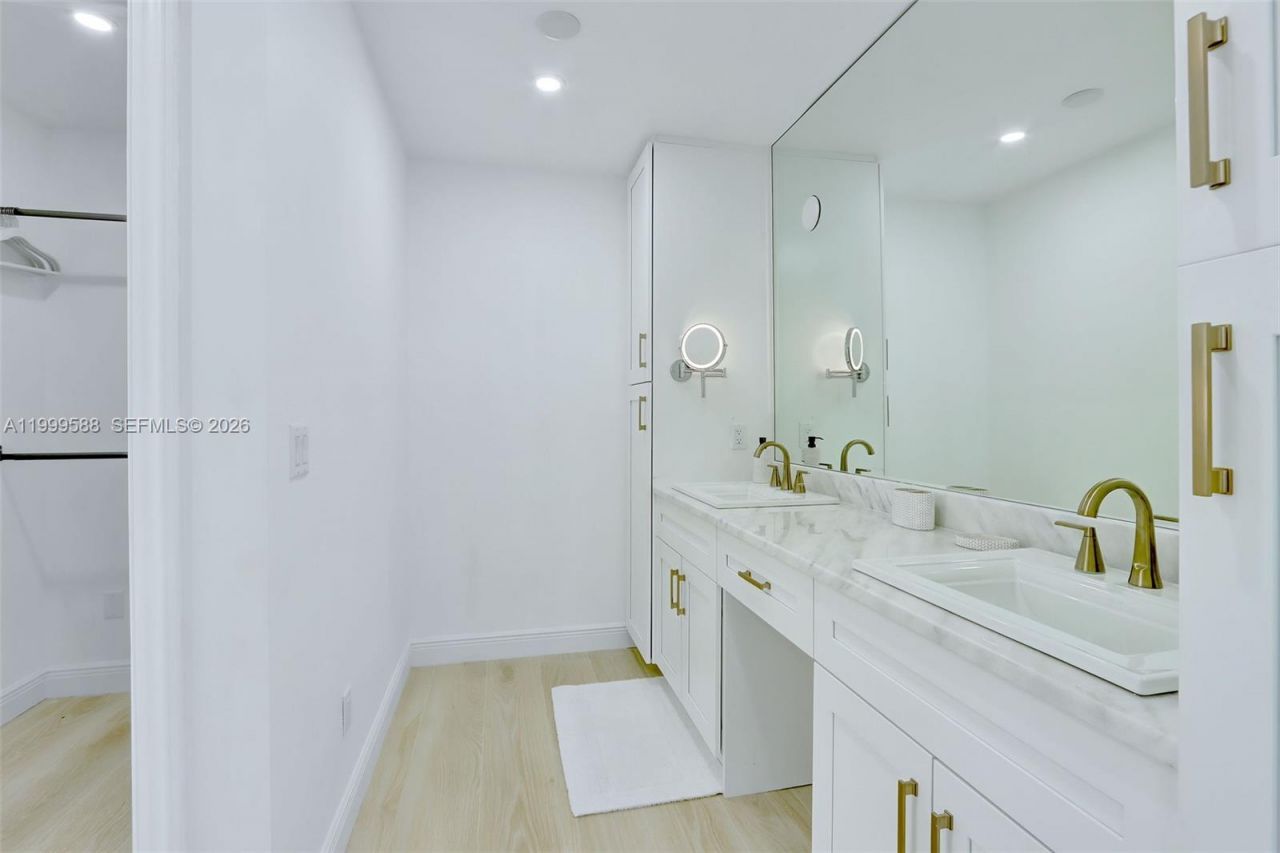 1050 SE 5th Ct , Pompano Beach, FL 33060 Photo