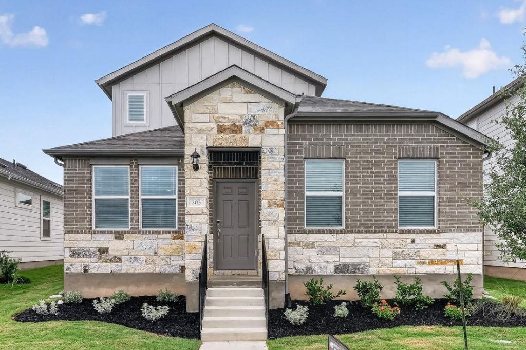 203 Betsy Rd, Hutto, TX 78634 Main Photo