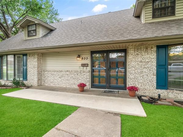 833 Ray Andra Drive, DeSoto, TX 75115