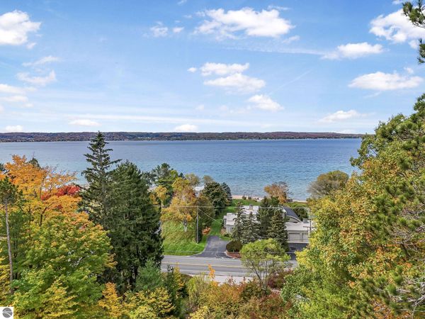 6644 Peninsula Drive, Traverse City, MI 49686